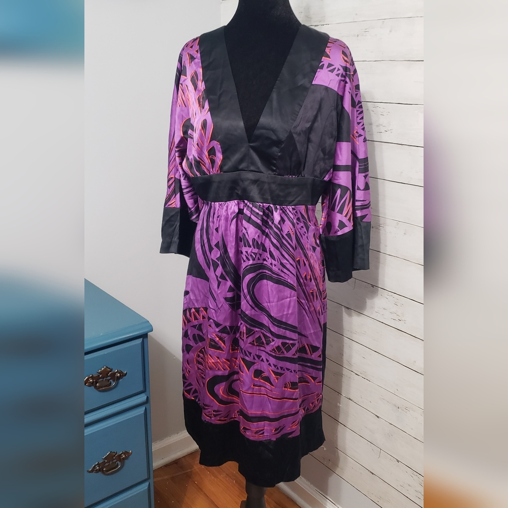 Trina Turk Purple and Black Printed Midi Dress 93% Silk 7% Elasthane Lightweight